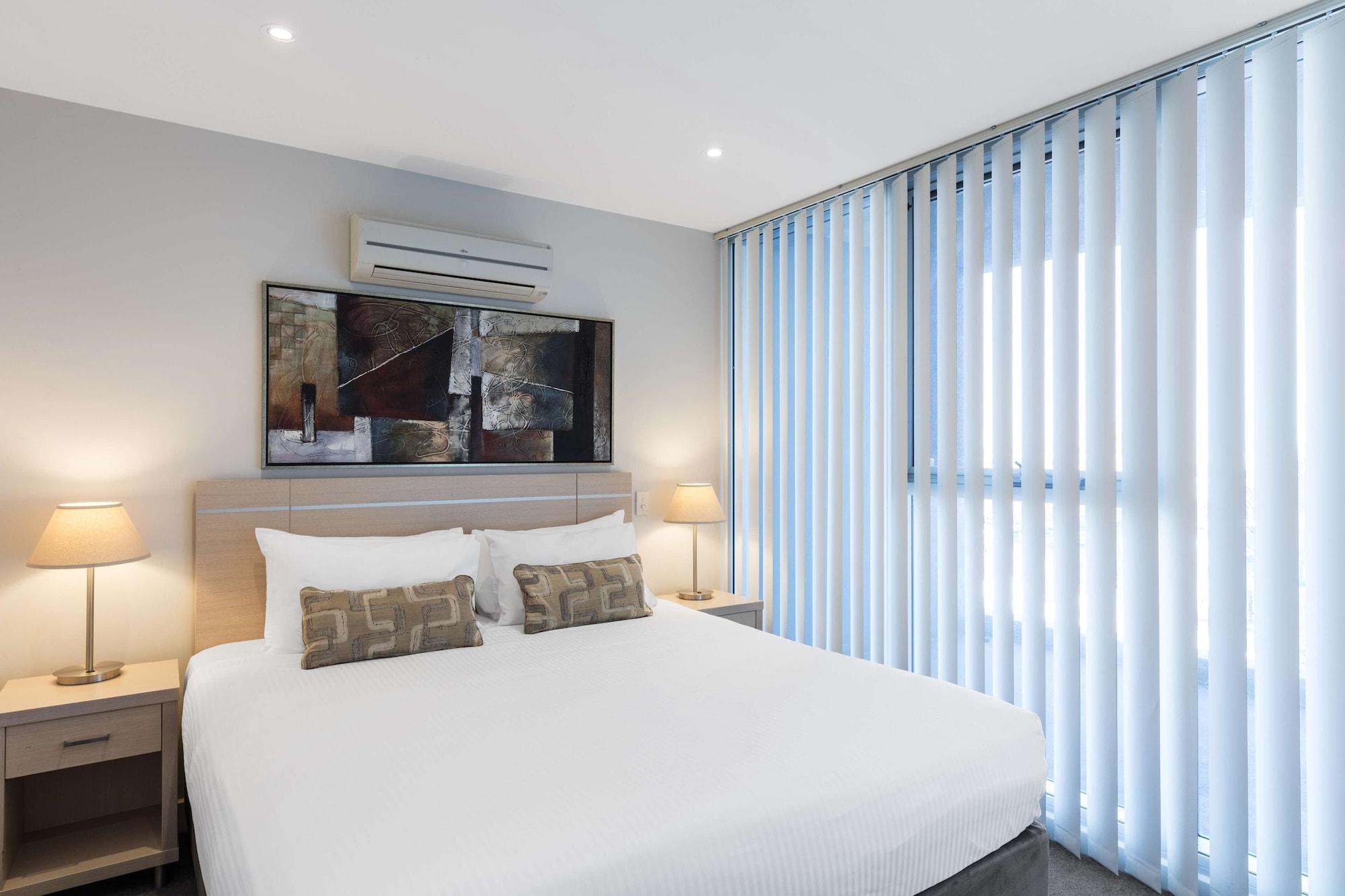 Istay Precinct Aparthotel