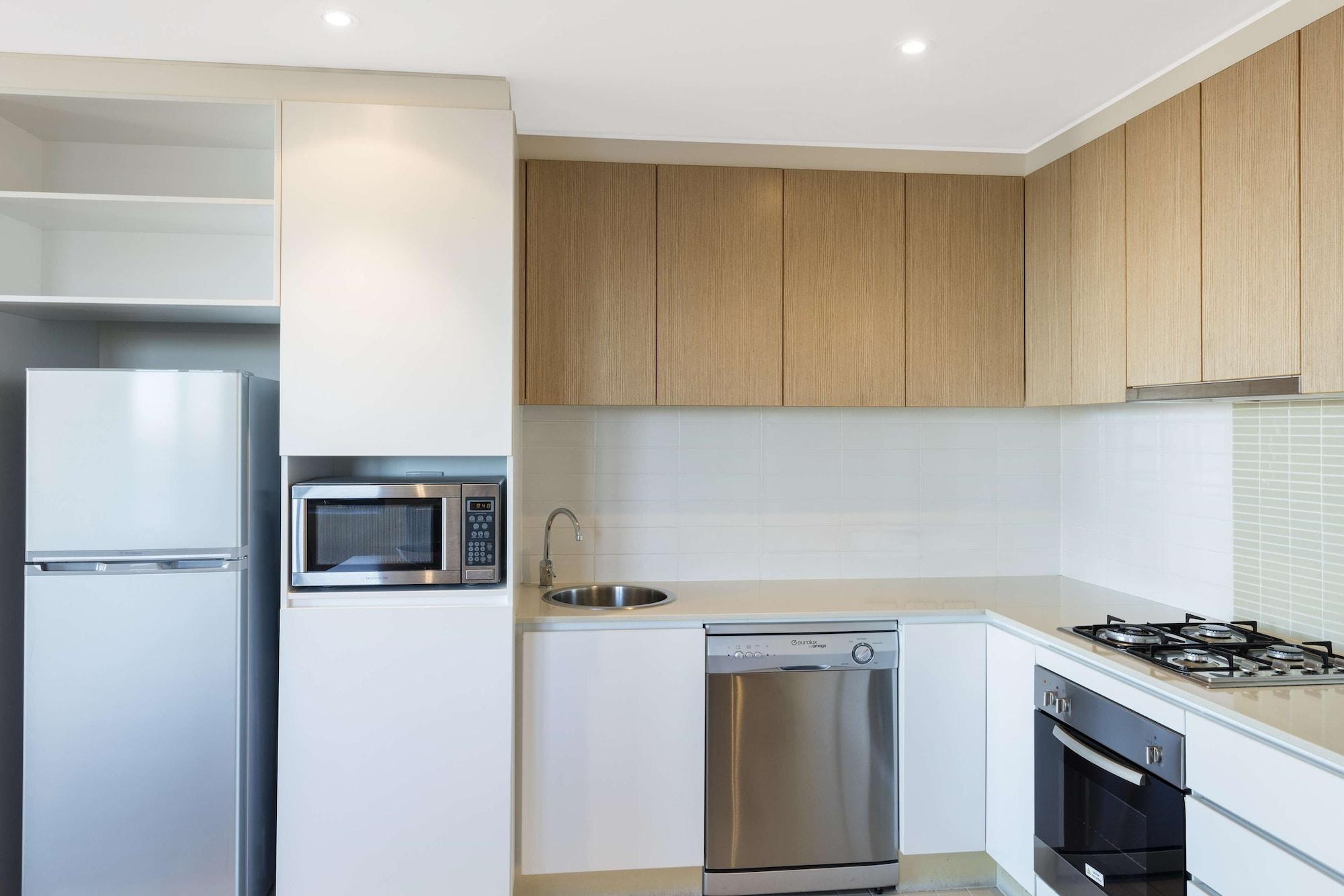 Istay Precinct Aparthotel
