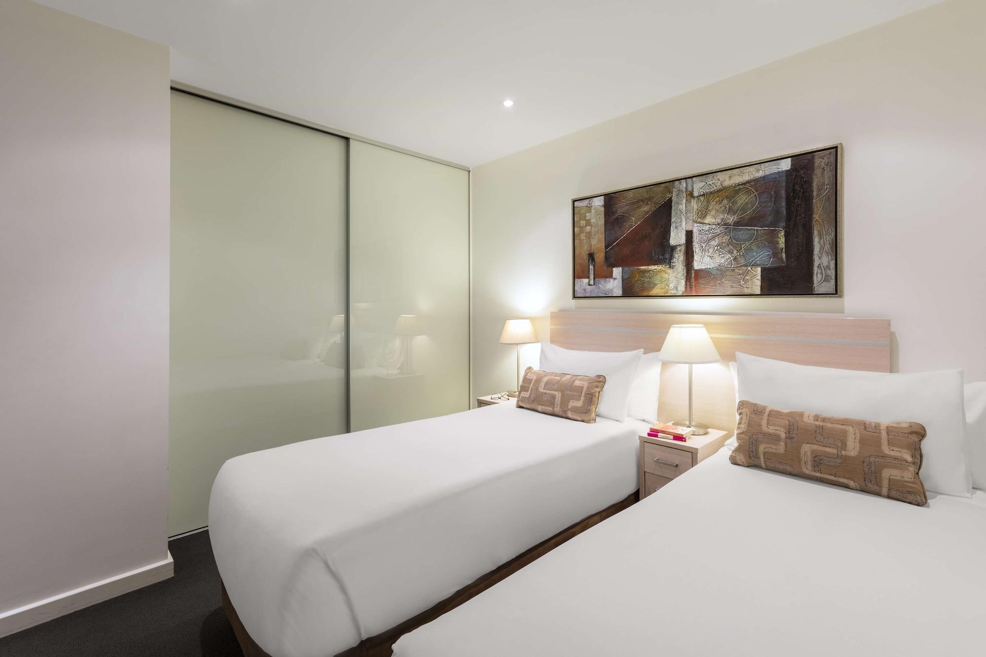 Aparthotel Istay Precinct 4*