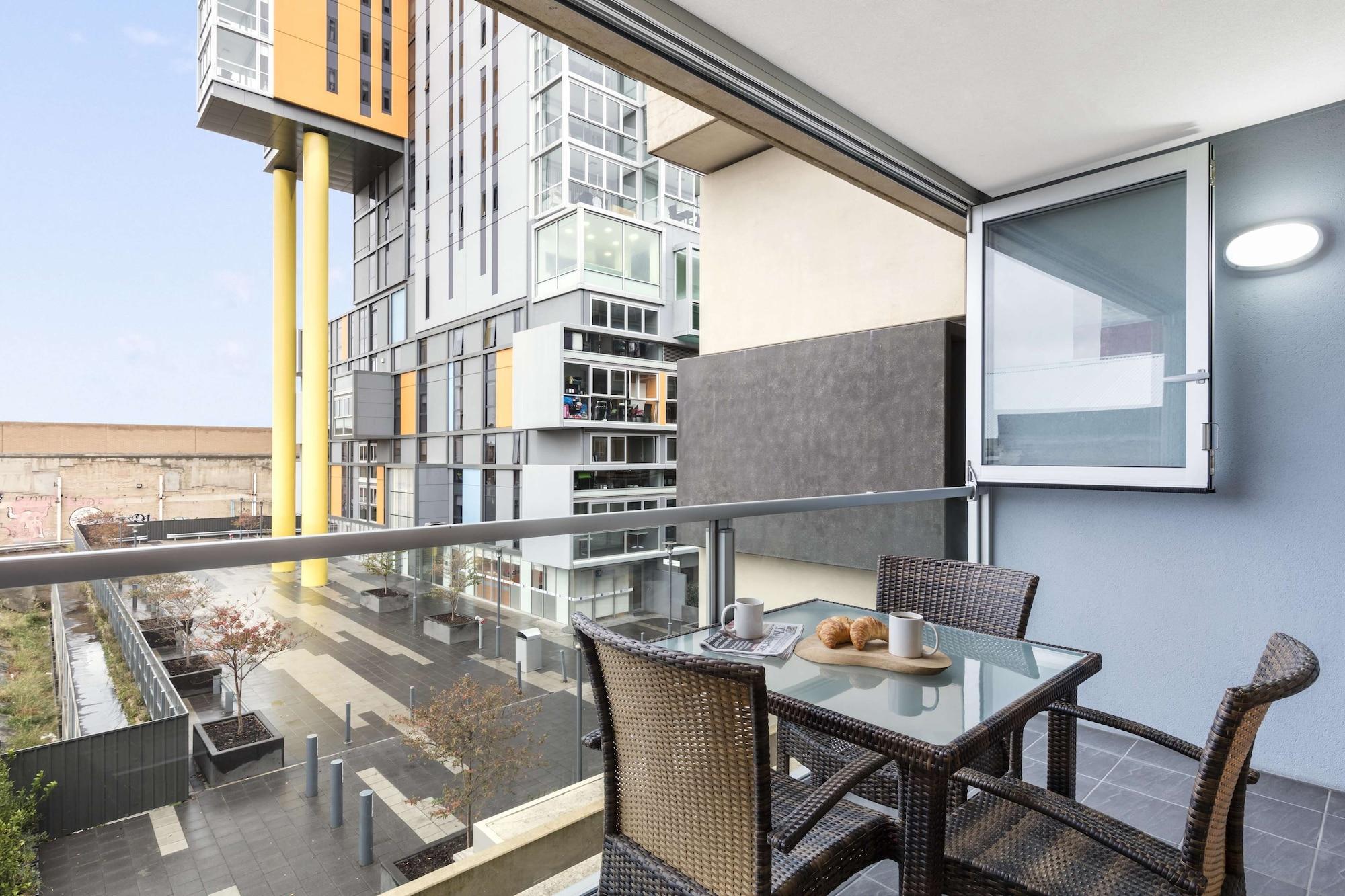 Aparthotel Istay Precinct 4*