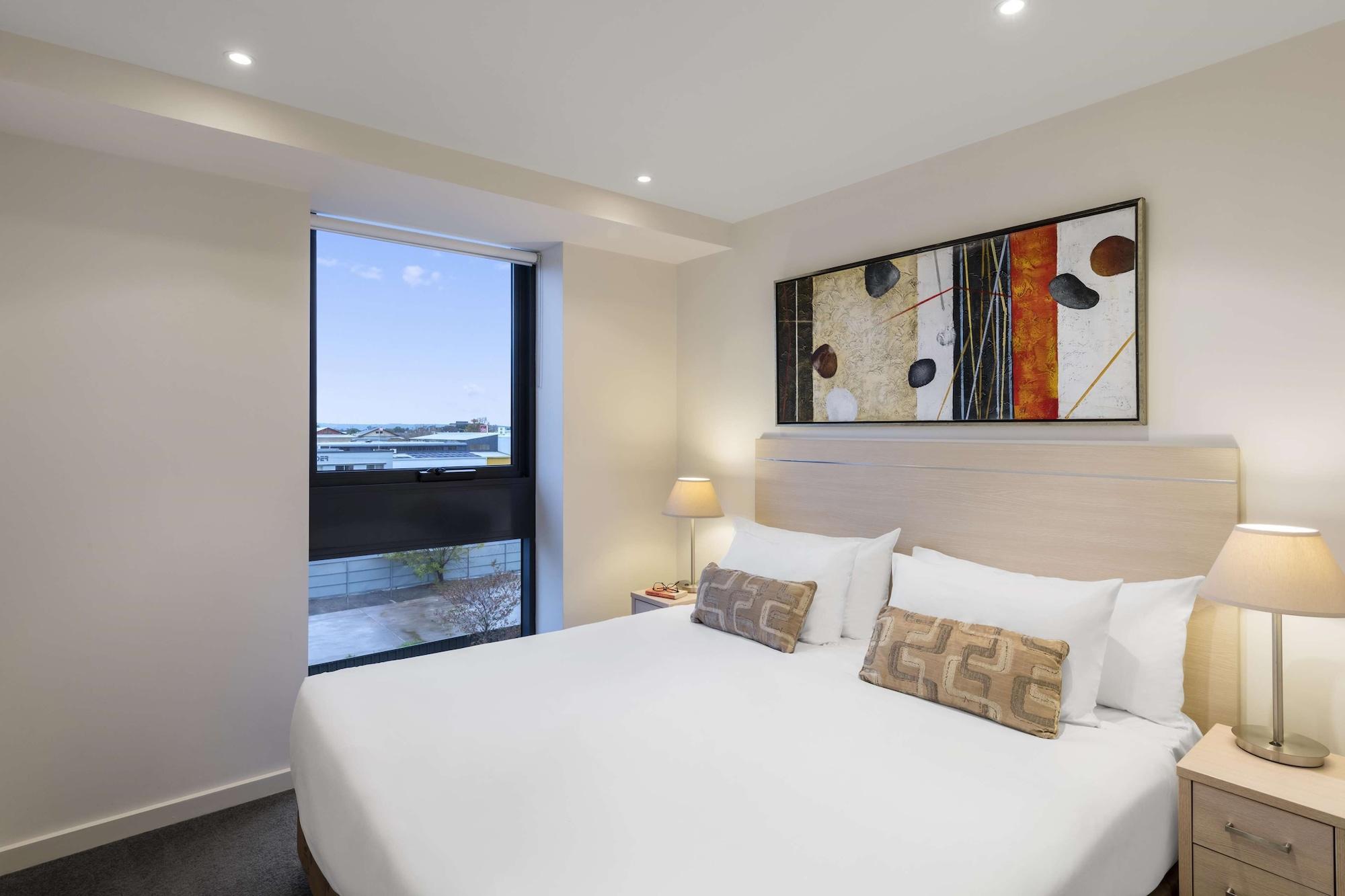 Istay Precinct Aparthotel 4*