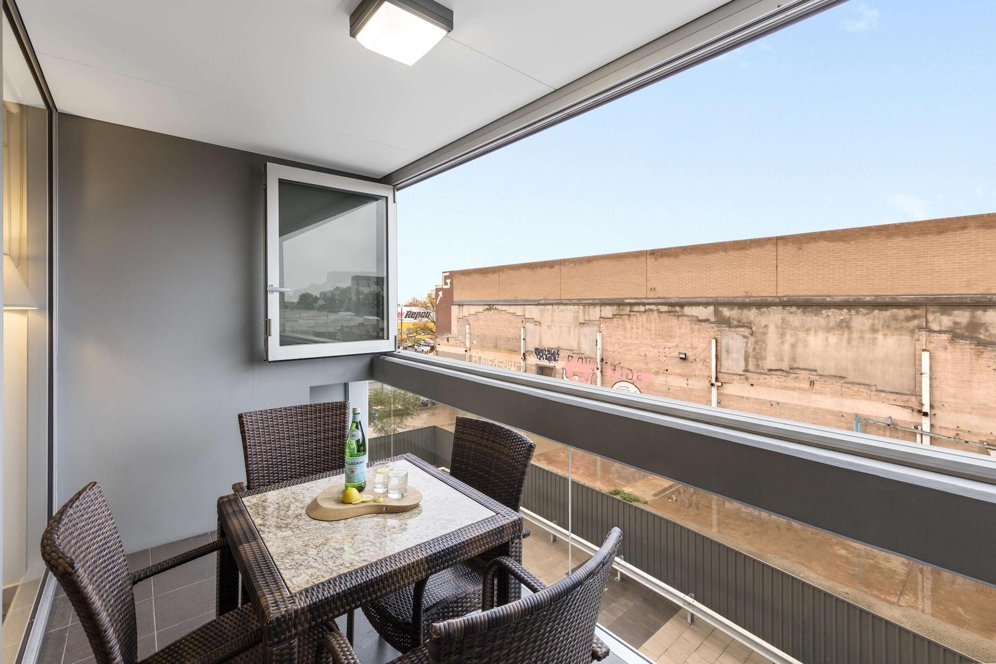 Istay Precinct Aparthotel 4*