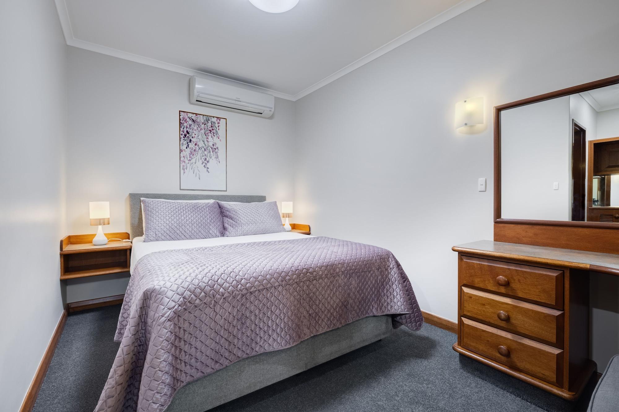 Adelaide Inn Hotel 4*