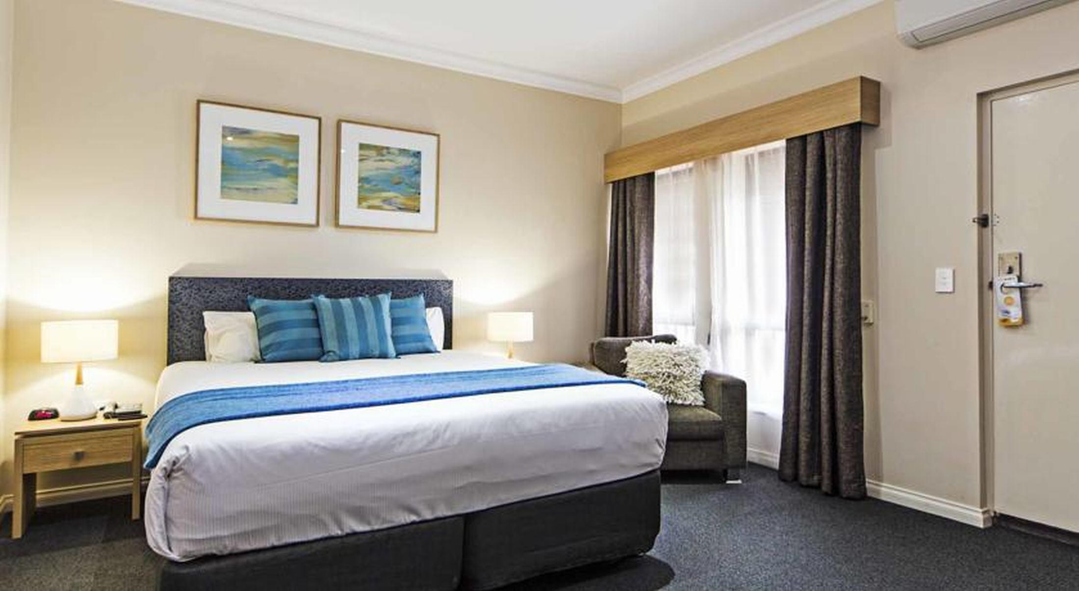 Comfort & Sombrero Hotel Adelaide