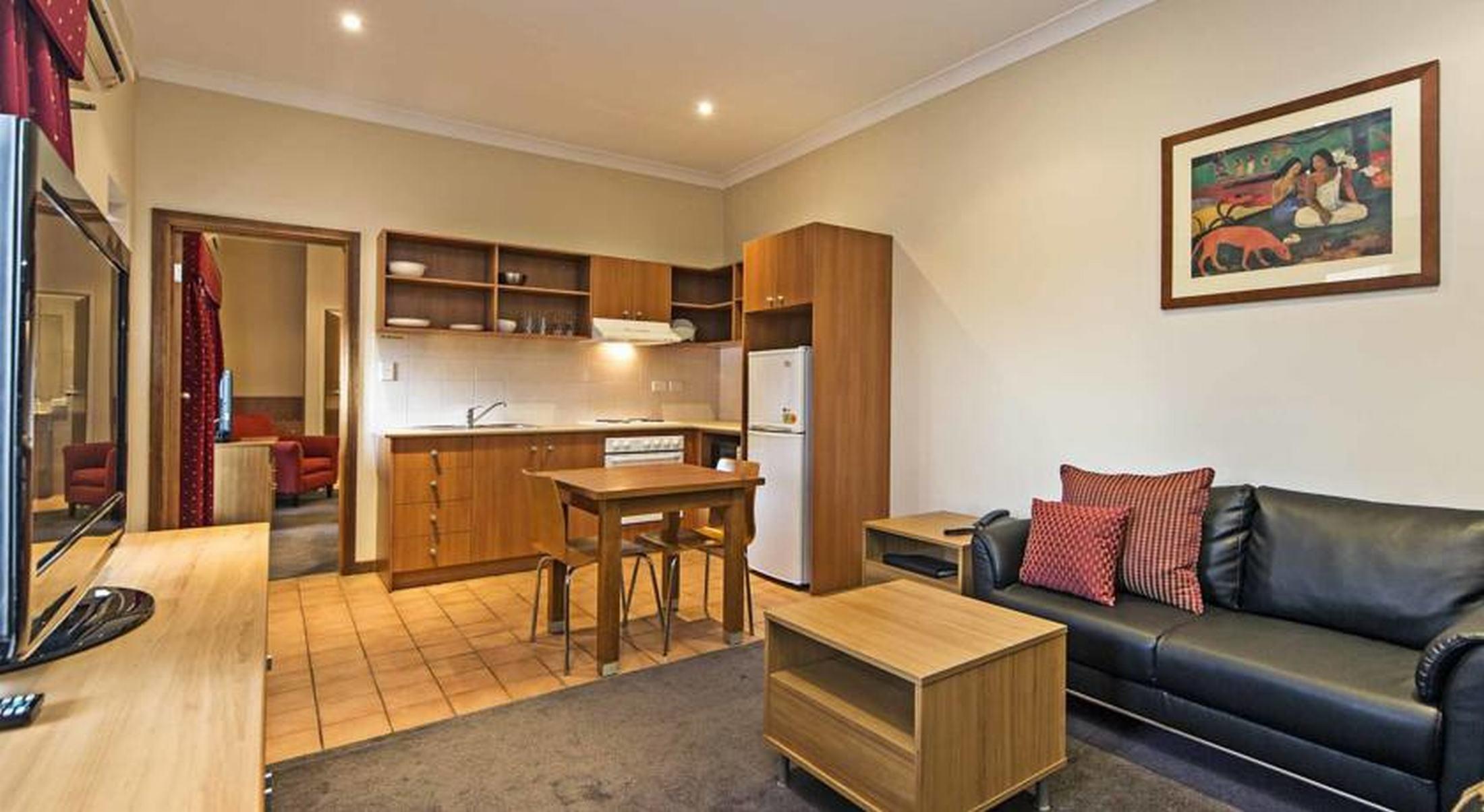 Hotel Comfort & Sombrero Adelaide