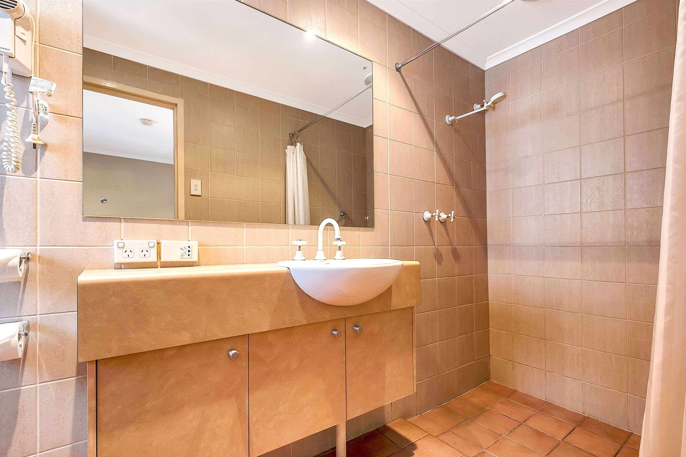 Comfort & Sombrero Hotel Adelaide