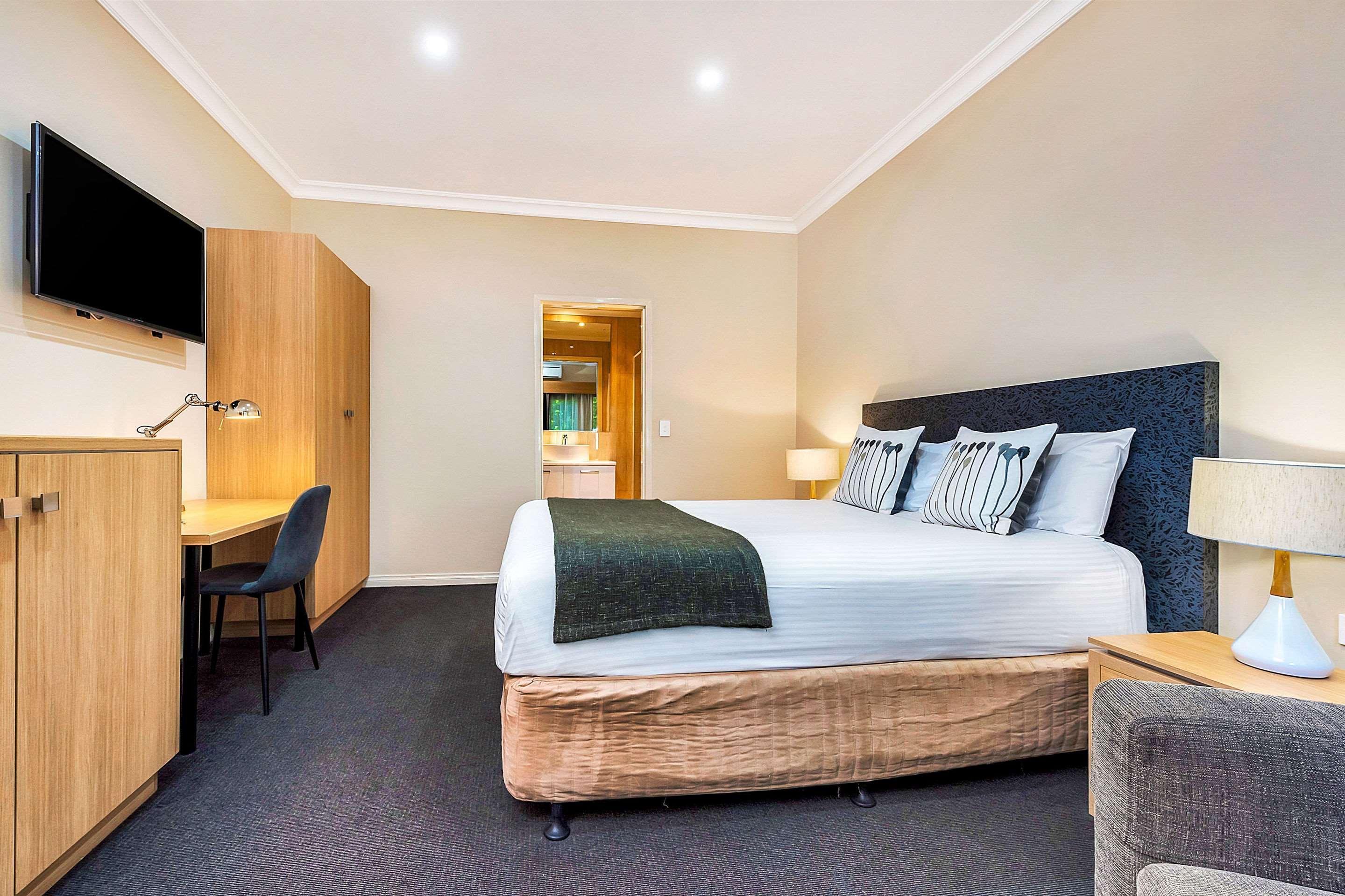 Comfort & Sombrero Hotel Adelaide