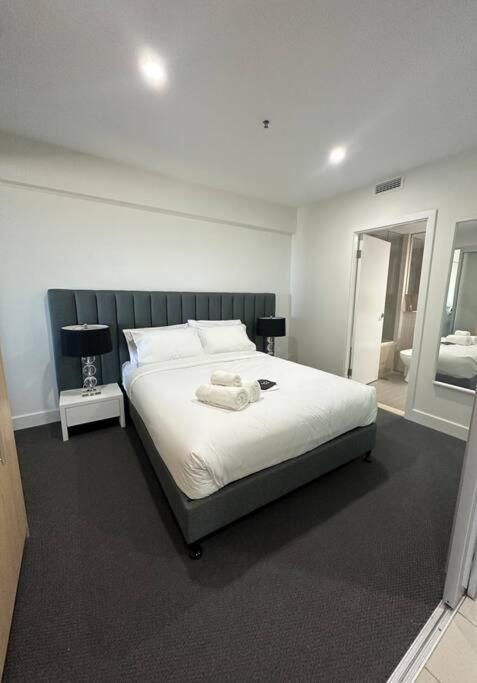 Absolute Beachfront At The Pier Glenelg Apartment *