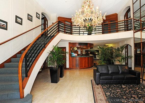 Adelaide Inn Hotel 4*