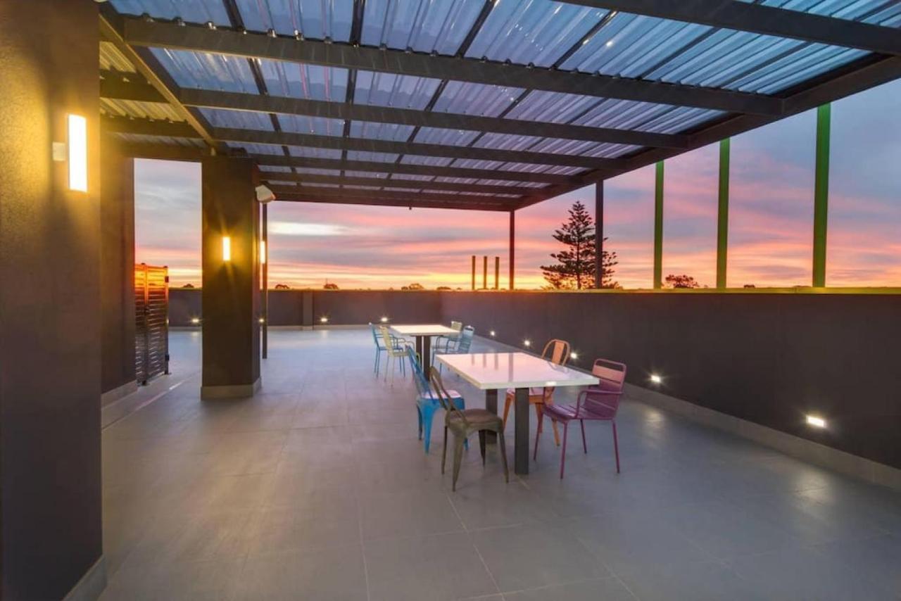 Apartment Canopy At 44 Ovingham *