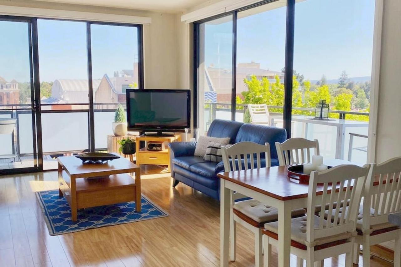 Apartment The East Ender 1br Balcony View