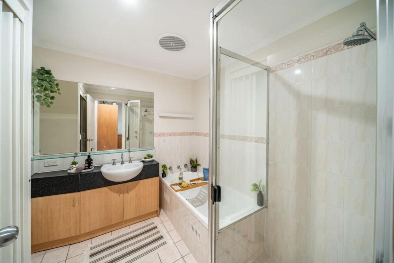 Melbourne St Explorer Apartment *