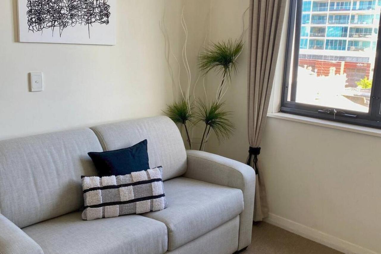 The East Ender 1br Balcony View * Adelaide