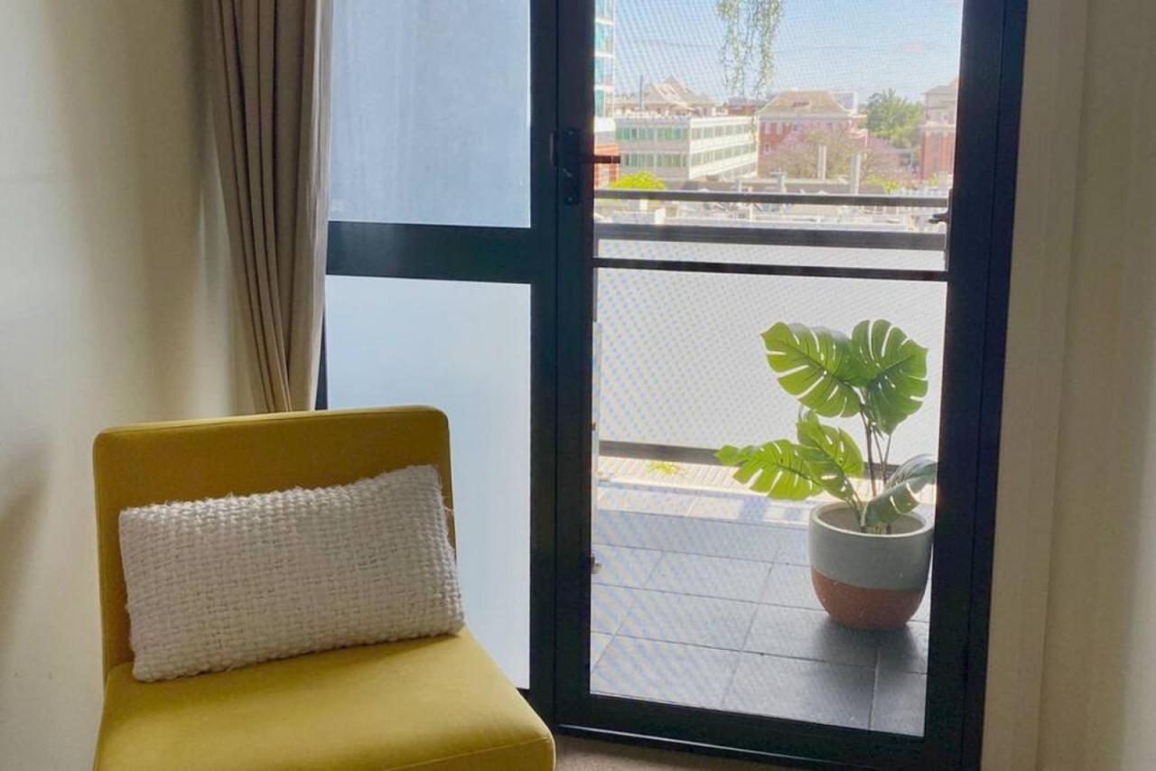 The East Ender 1br Balcony View Apartment Adelaide