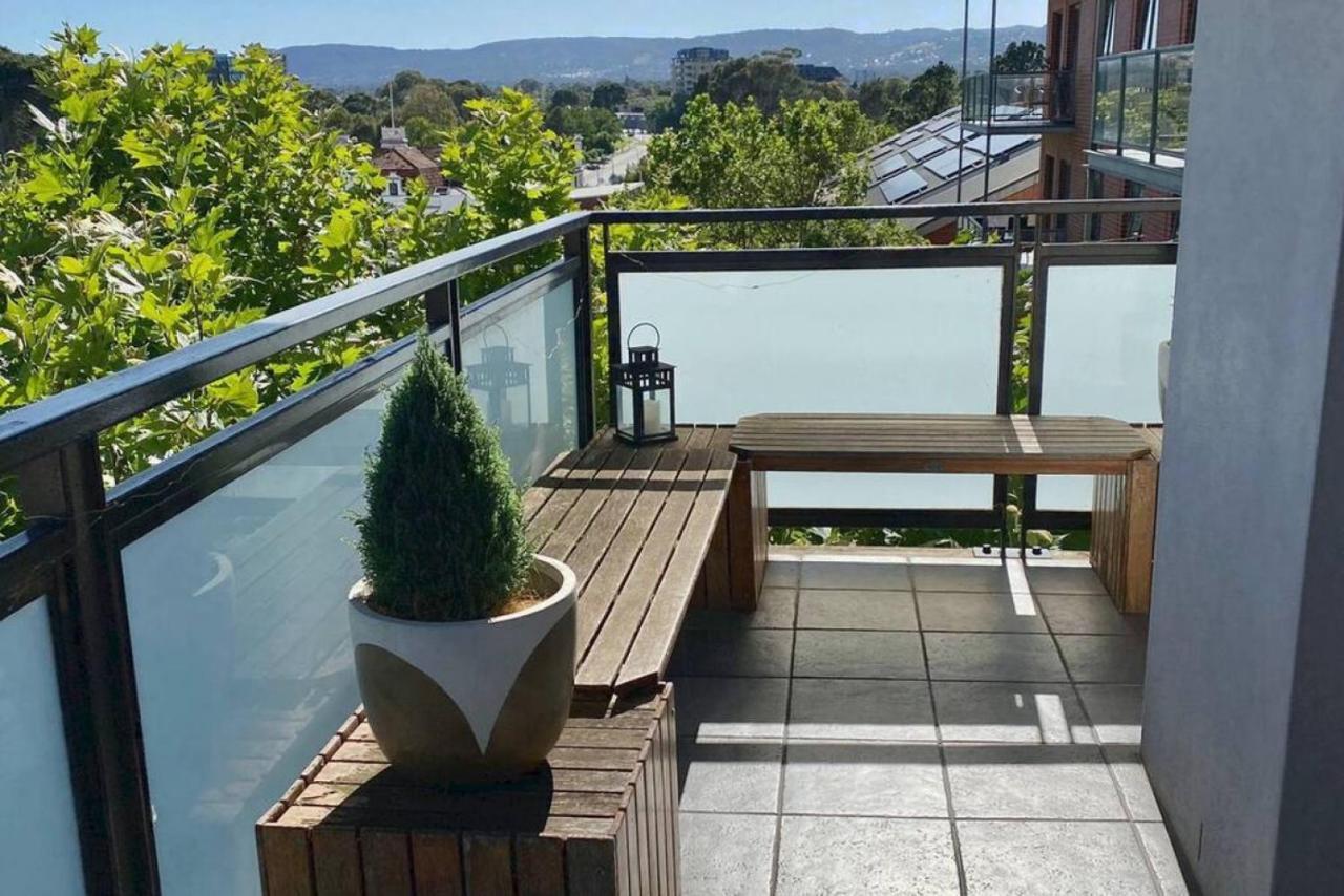 The East Ender 1br Balcony View *