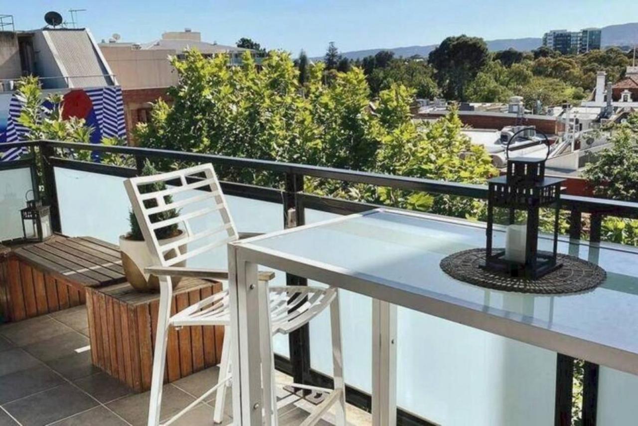The East Ender 1br Balcony View Apartment *