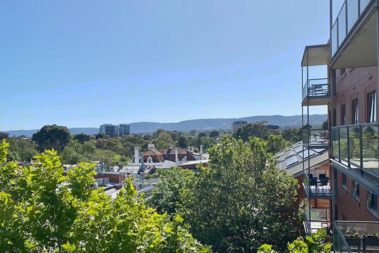 The East Ender 1br Balcony View *