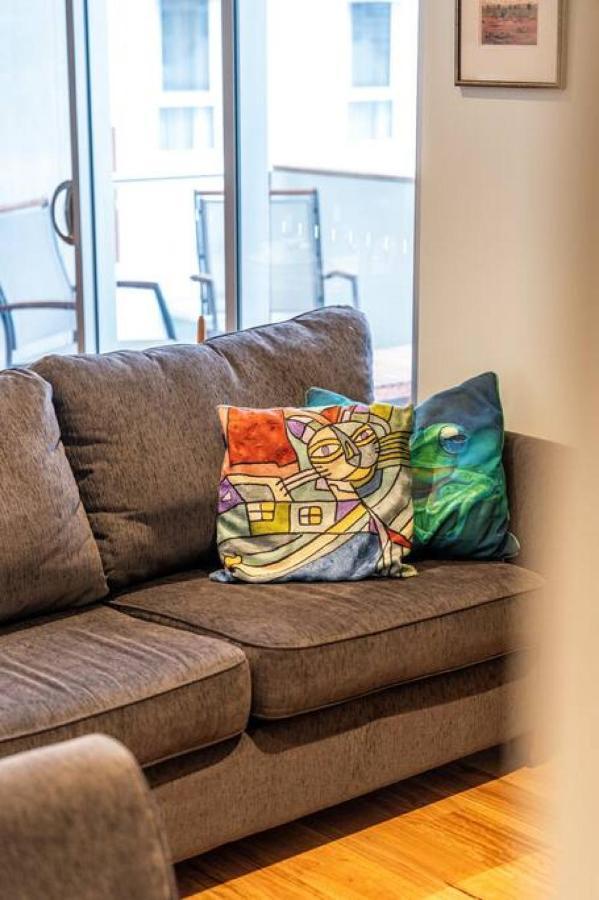 Get Comfy On Frew St Apartment