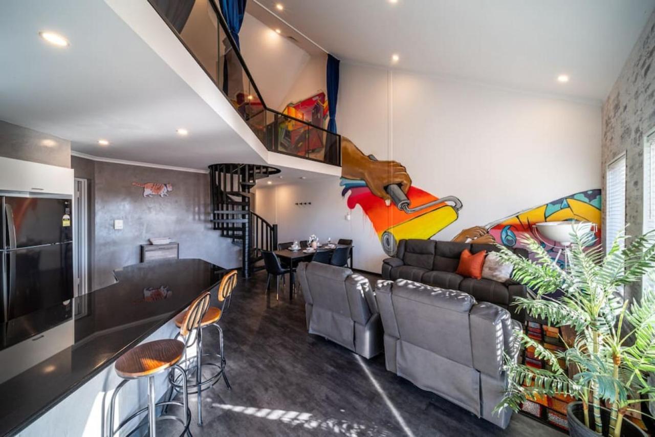 Apartment Splash Graffiti At