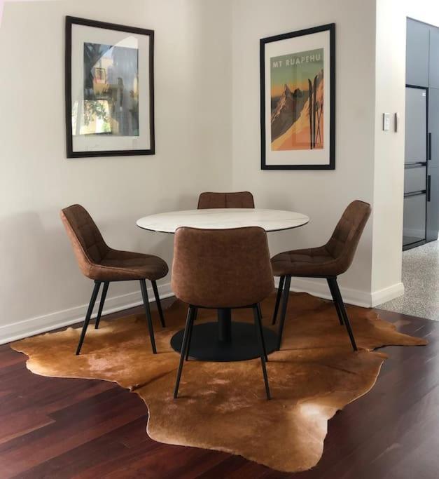 Mi Casa Su Casa *