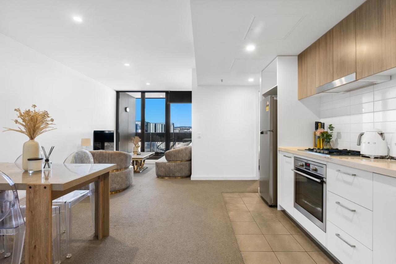 Skyline Luxury Retreat: Gym, Pool & Cinema