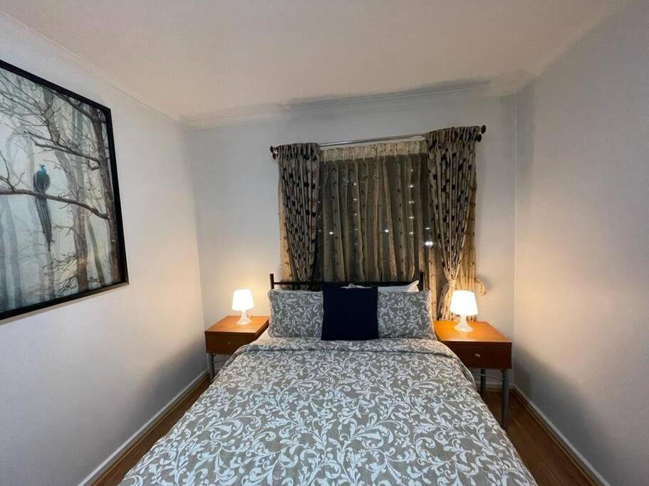 Apartment City - Free Parking, 3 Bedrooms And 2 Bathrooms *