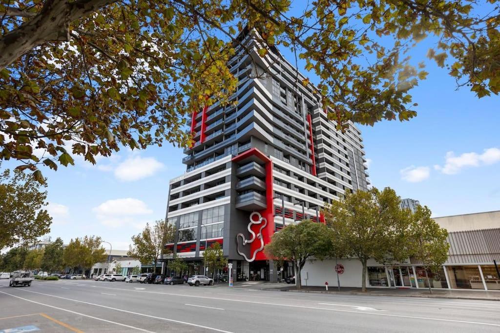 Oasis: Pool, Gym, Cinema Apartment Adelaide