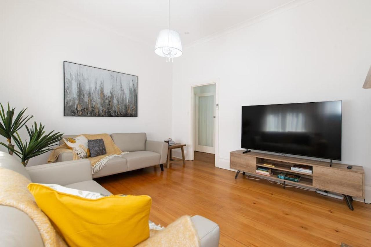 Holiday home Charming 3-bedroom Sandstone Haven With Free Wine Adelaide