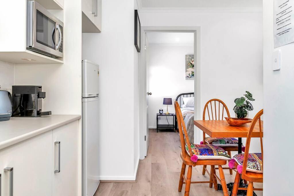 'waurra' A Cosy Moana Getaway Guest house Adelaide