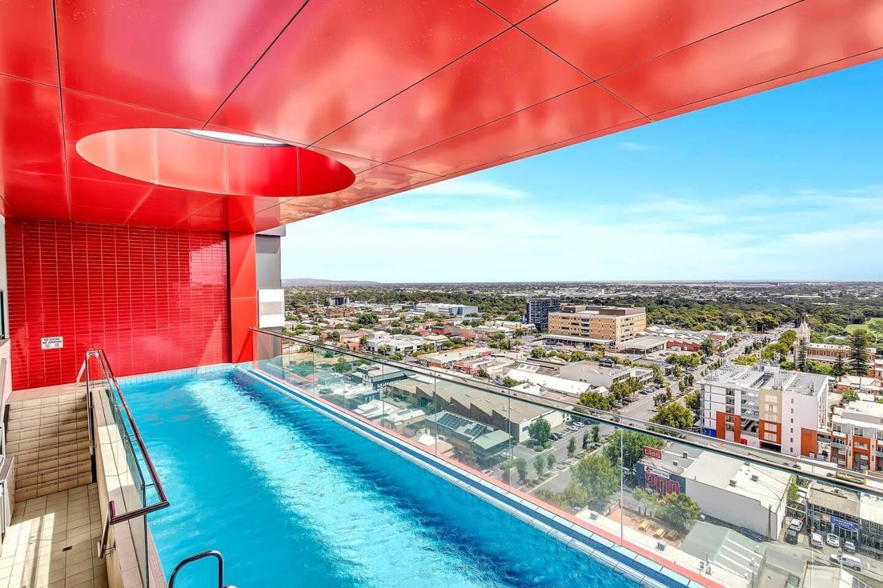 'adelaide Azure' Scenic Cbd Living With Rooftop Pool
