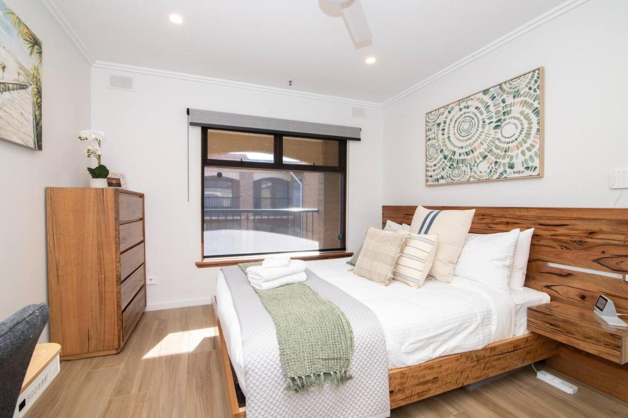 Seaside Smart - Coastal Chic At Henley Apartment