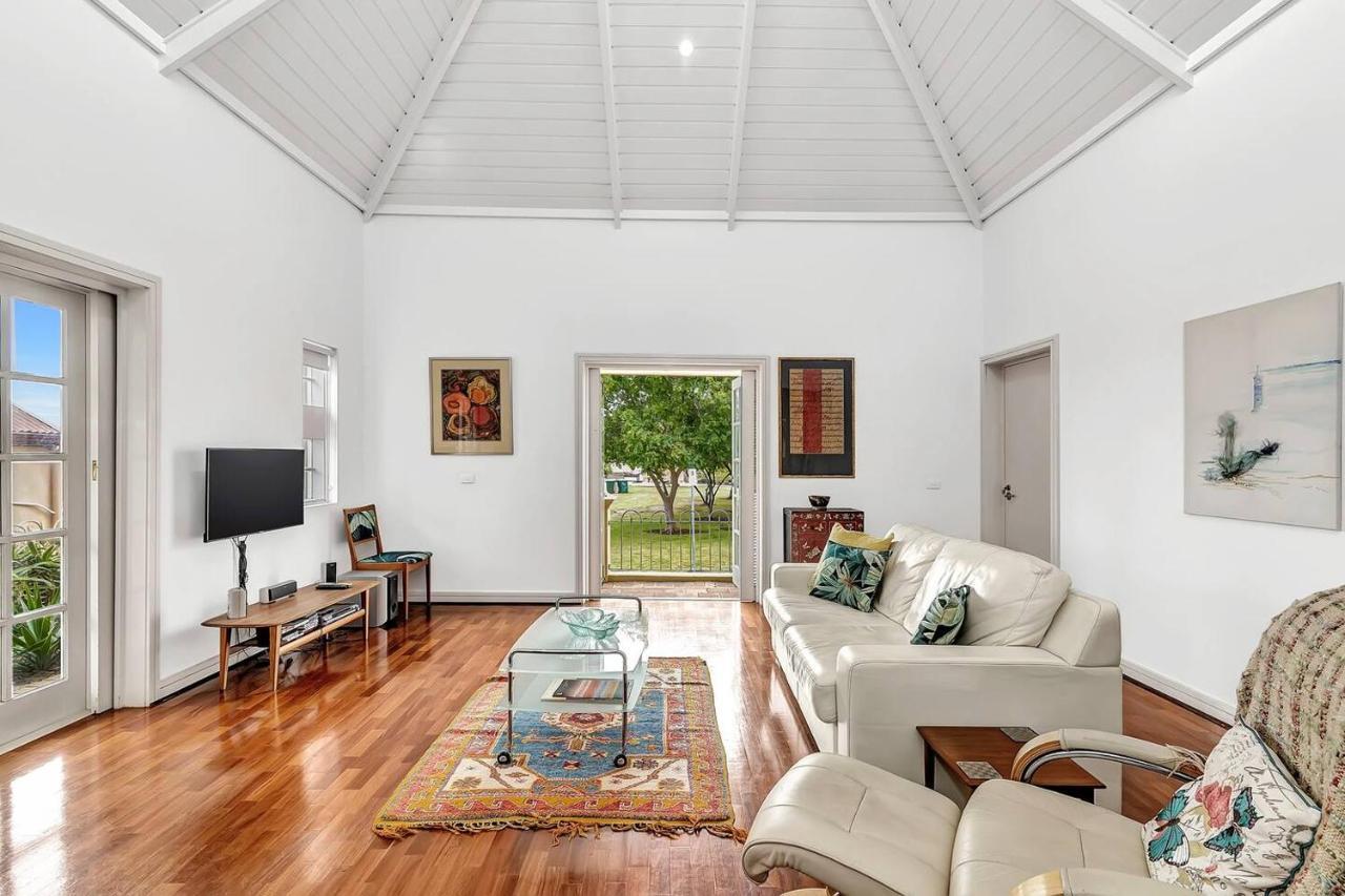 Time And Tide Hideaway - A Spacious Beachside Escape *
