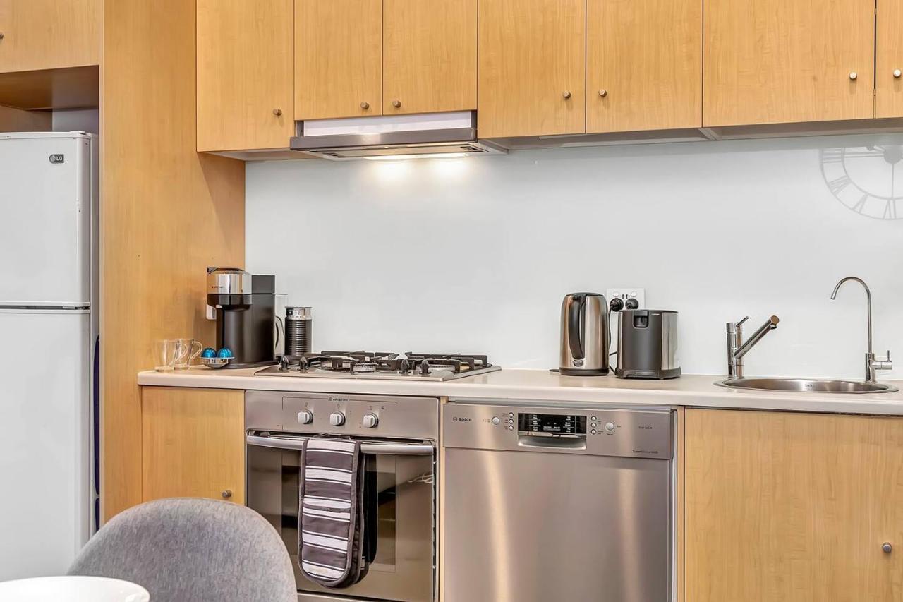 'artsy At East End' A Modern Inner-city Retreat Apartment
