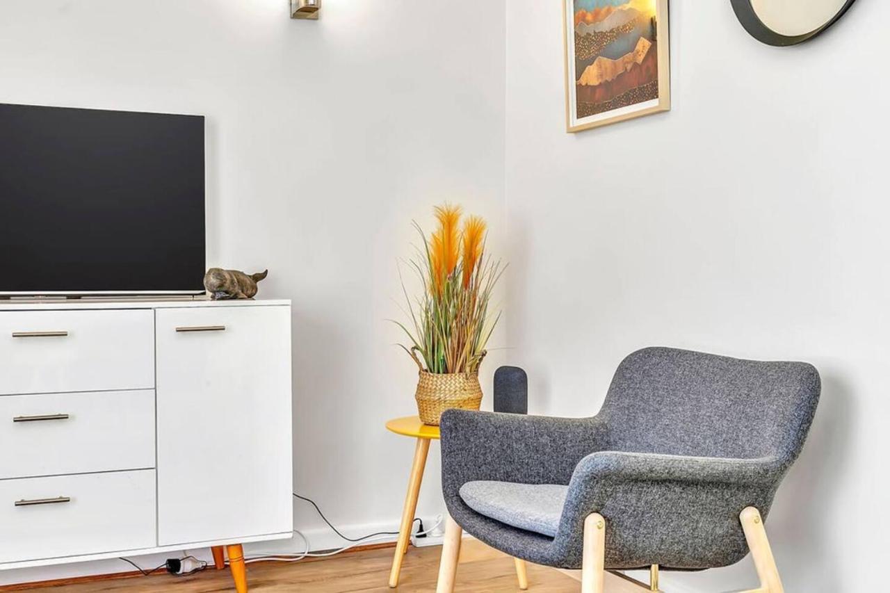 Adventure Awaits - Footsteps From West Apartment Adelaide
