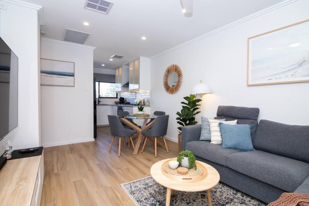 Seaside Smart - Coastal Chic At Henley Apartment