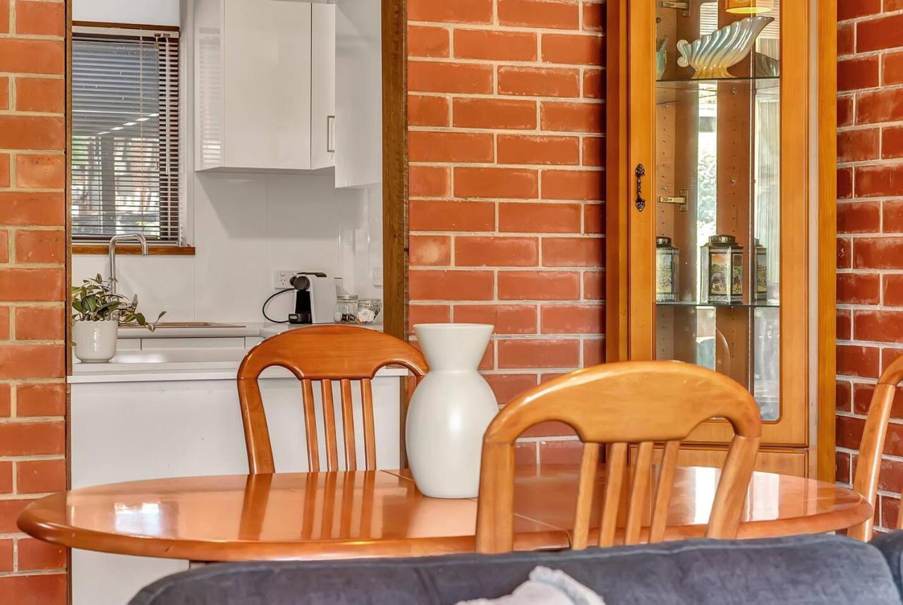 Apartment 'the Redstone' Experience Adelaide's Inner-east *