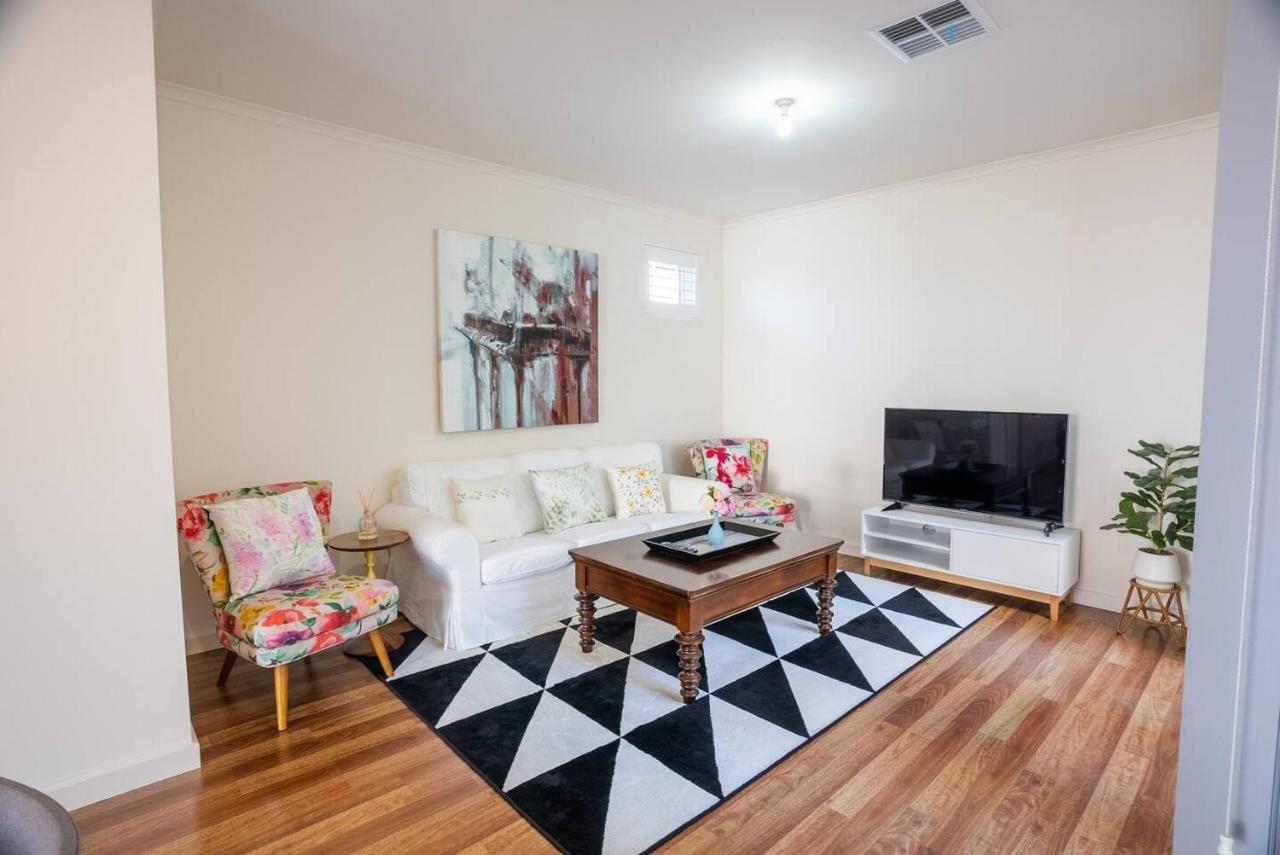The Lane Of Lightsview - Relaxed Inner-city Living Holiday home *
