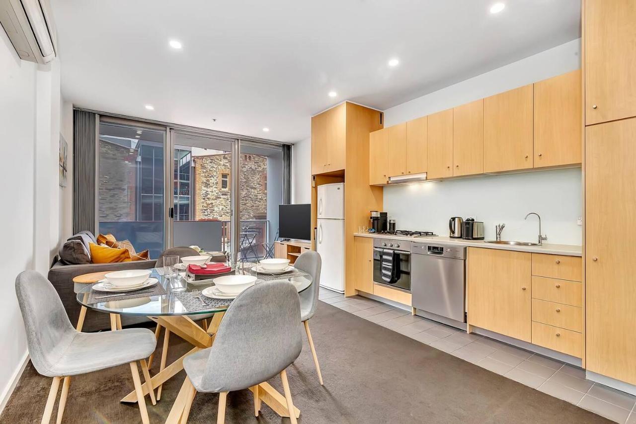 'artsy At East End' A Modern Inner-city Retreat Adelaide