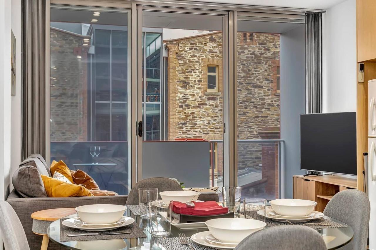 'artsy At East End' A Modern Inner-city Retreat