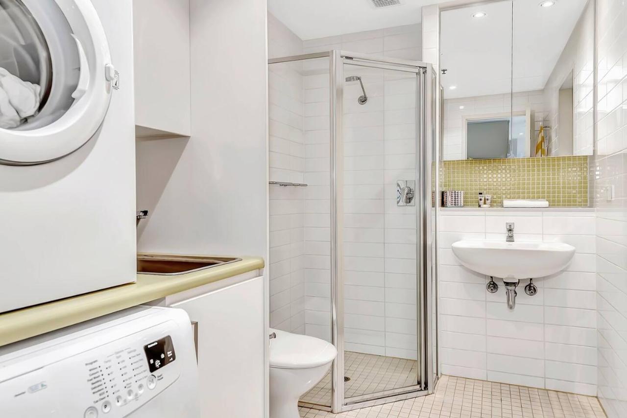 Apartment Waterfront Resort-style Living At Glenelg *