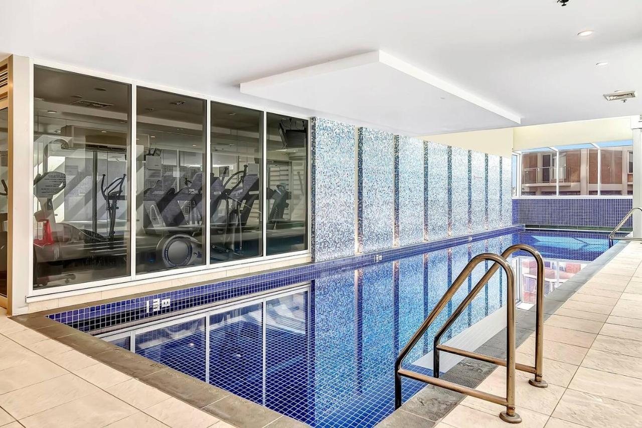 Waterfront Resort-style Living At Glenelg Apartment *