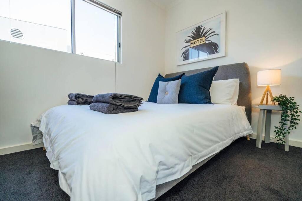 Nirvana On Gray - 2br Staycation Wifi Apartment