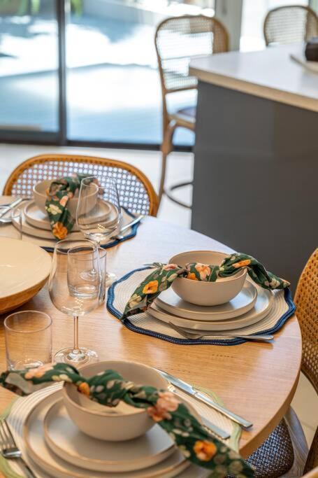 Petal And Bloom - 3br Family Cbd Apartment Adelaide