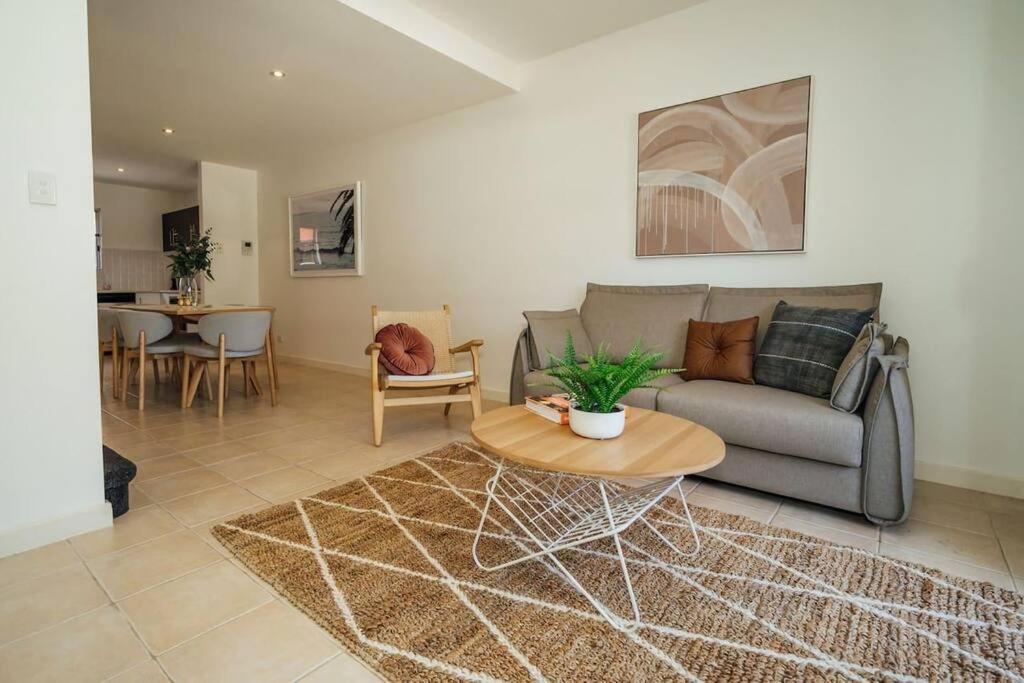 Nirvana On Gray - 2br Staycation Wifi Apartment
