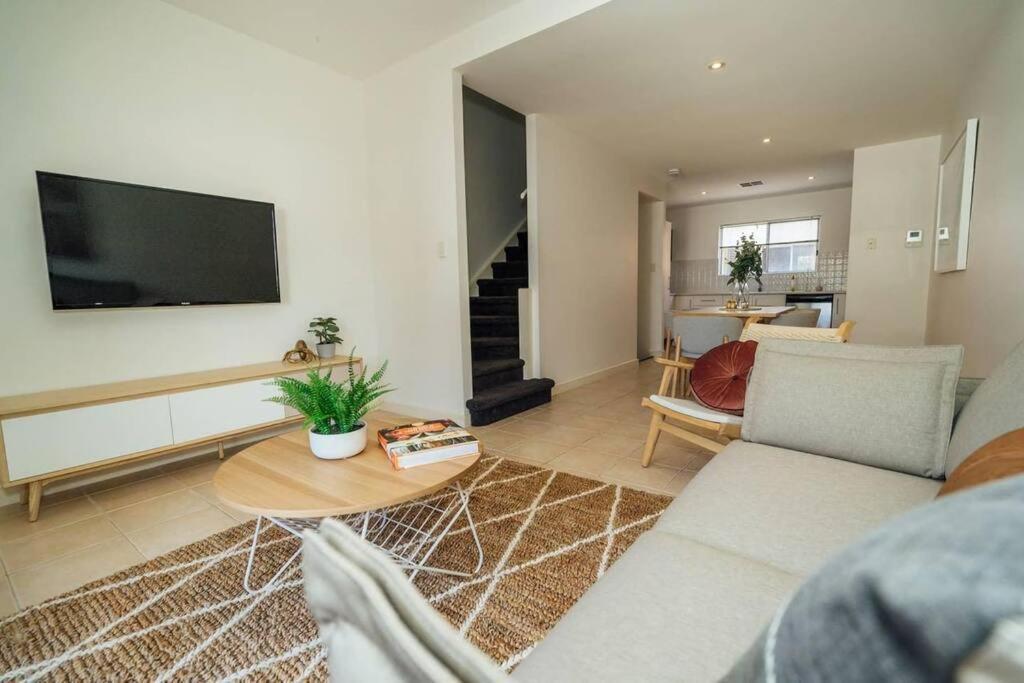 Apartment Nirvana On Gray - 2br Staycation Wifi *