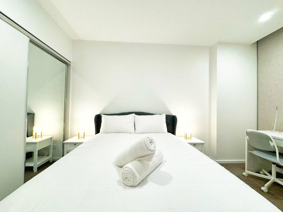 Apartment Urban Sanctuary In West Franklin With Pool & Gym Adelaide