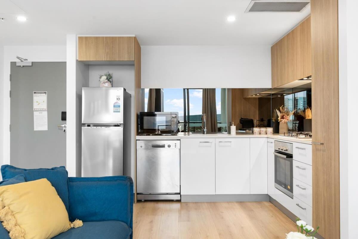 The Elegant 1br Cbd - View - Parking Apartment Adelaide