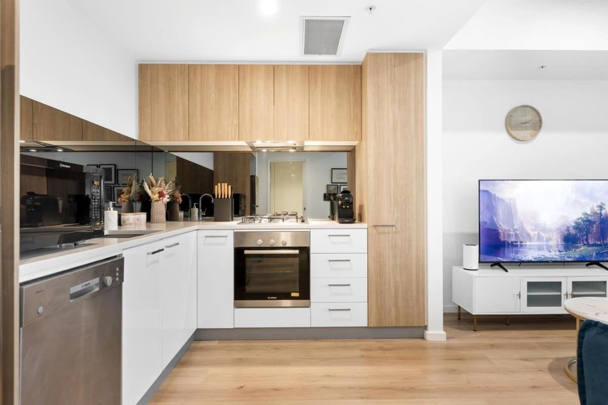The Elegant 1br Cbd - View - Parking * Adelaide