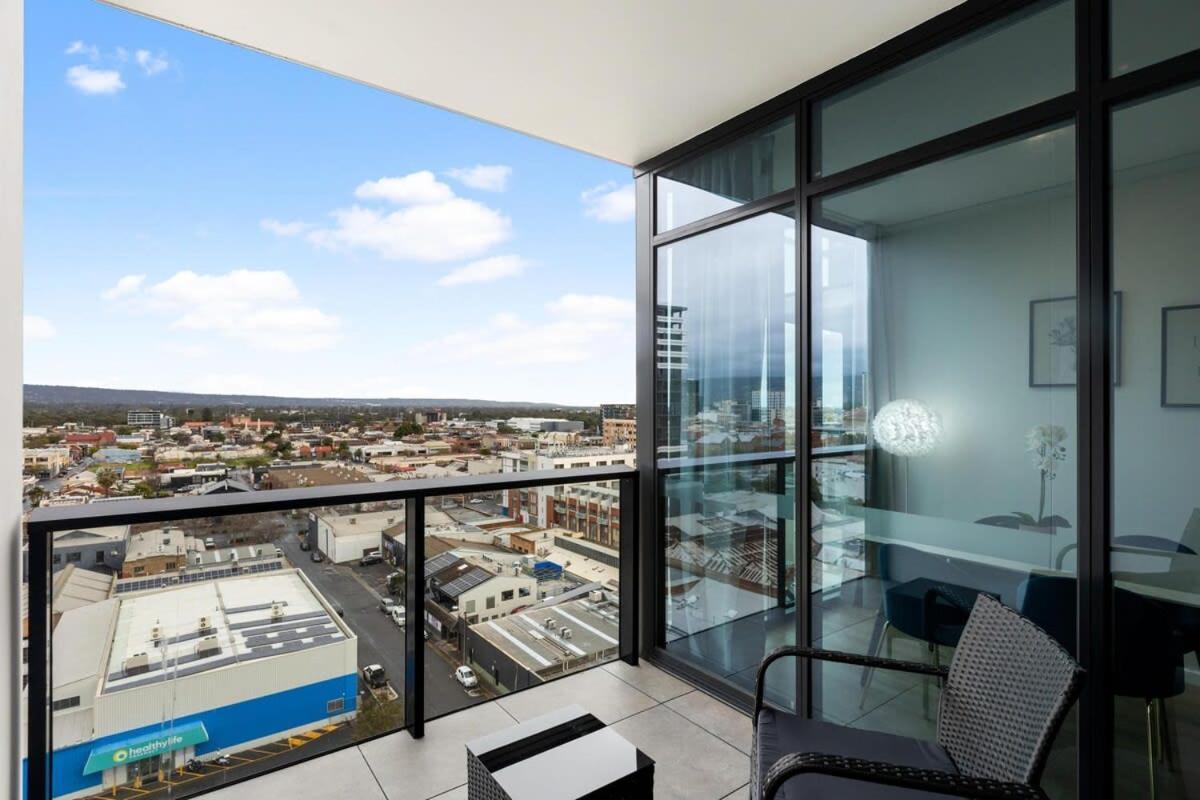 The Elegant 1br Cbd - View - Parking Apartment *