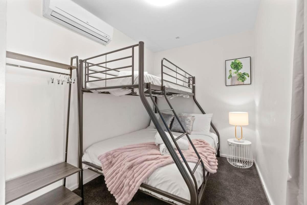 Amazing Cbd 2br - Walkable & Wi-fi & Charm